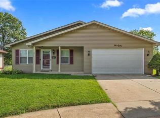 580 Queen Ann Dr, Hazelwood, MO 63042