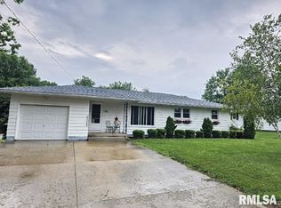 104 N 3rd St, Roanoke, IL