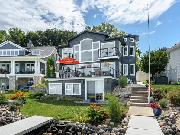 515 S Gull Lake Dr, Richland, MI 49083