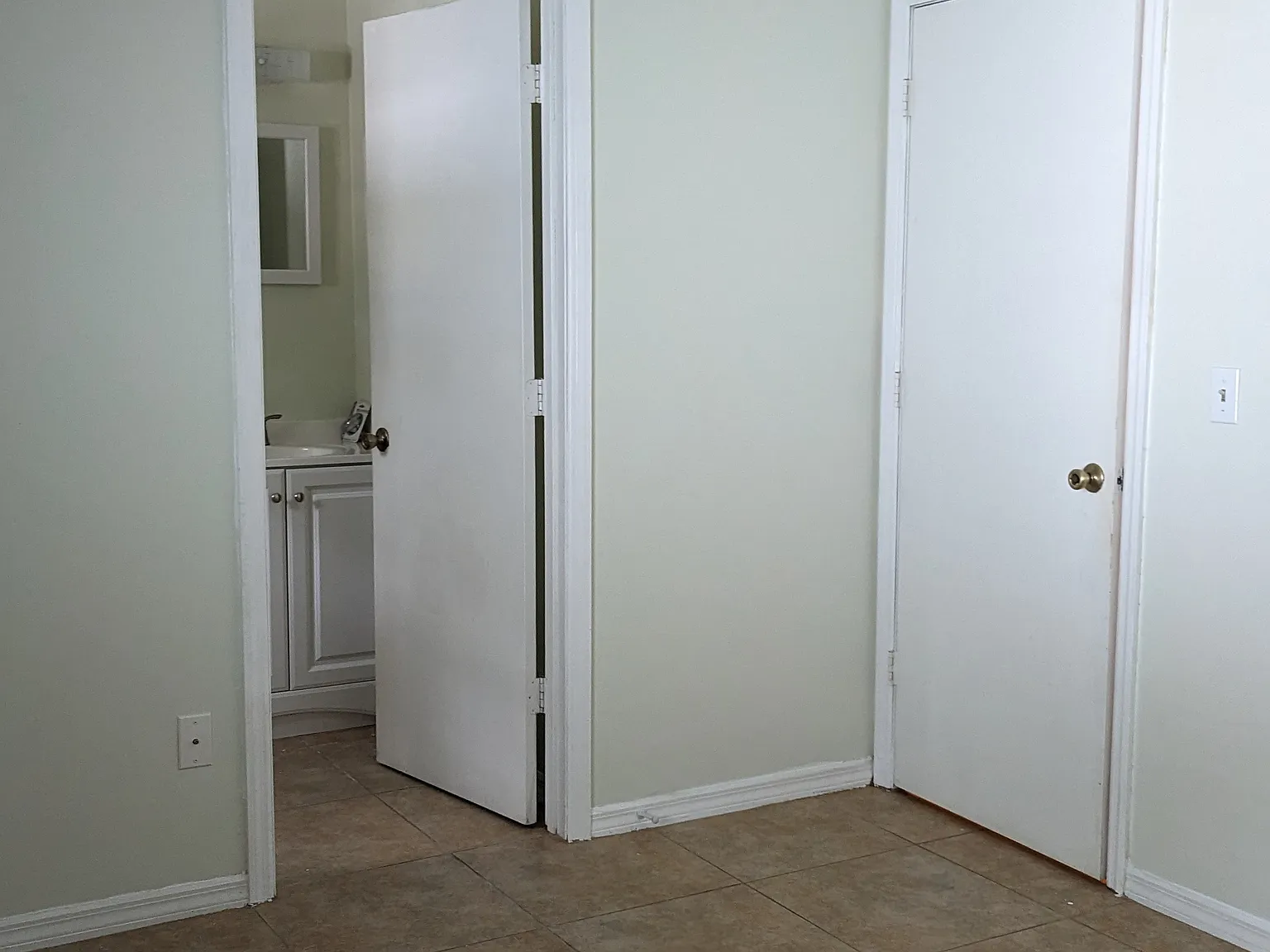 2 bed, $1,600 — Photo 4
