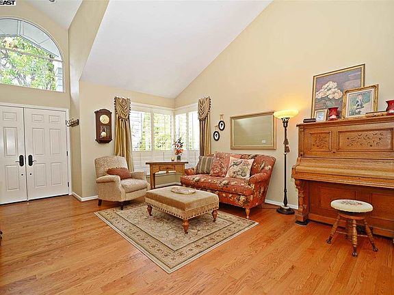 3rd image of 6231 Camino Del Lago