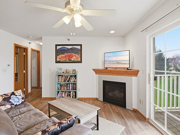 2nd image of 651 SE Dovetail Rd #7