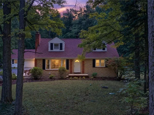 7065 Brook Ln, Chesterland, OH 44026