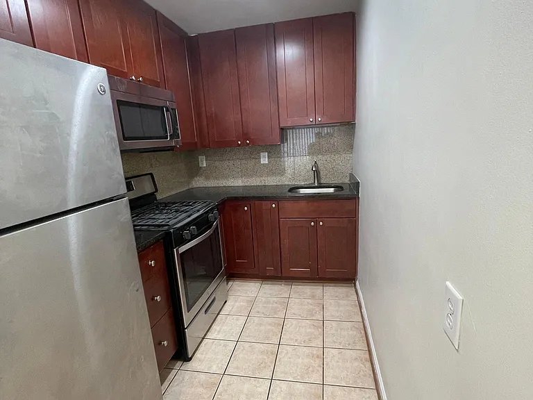 408 Independence Ave SE #204 — Photo 13