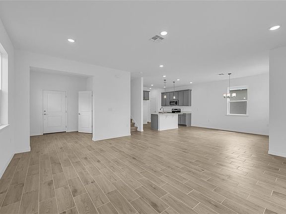 4th image of 906 CASTLEFORD AVENUE