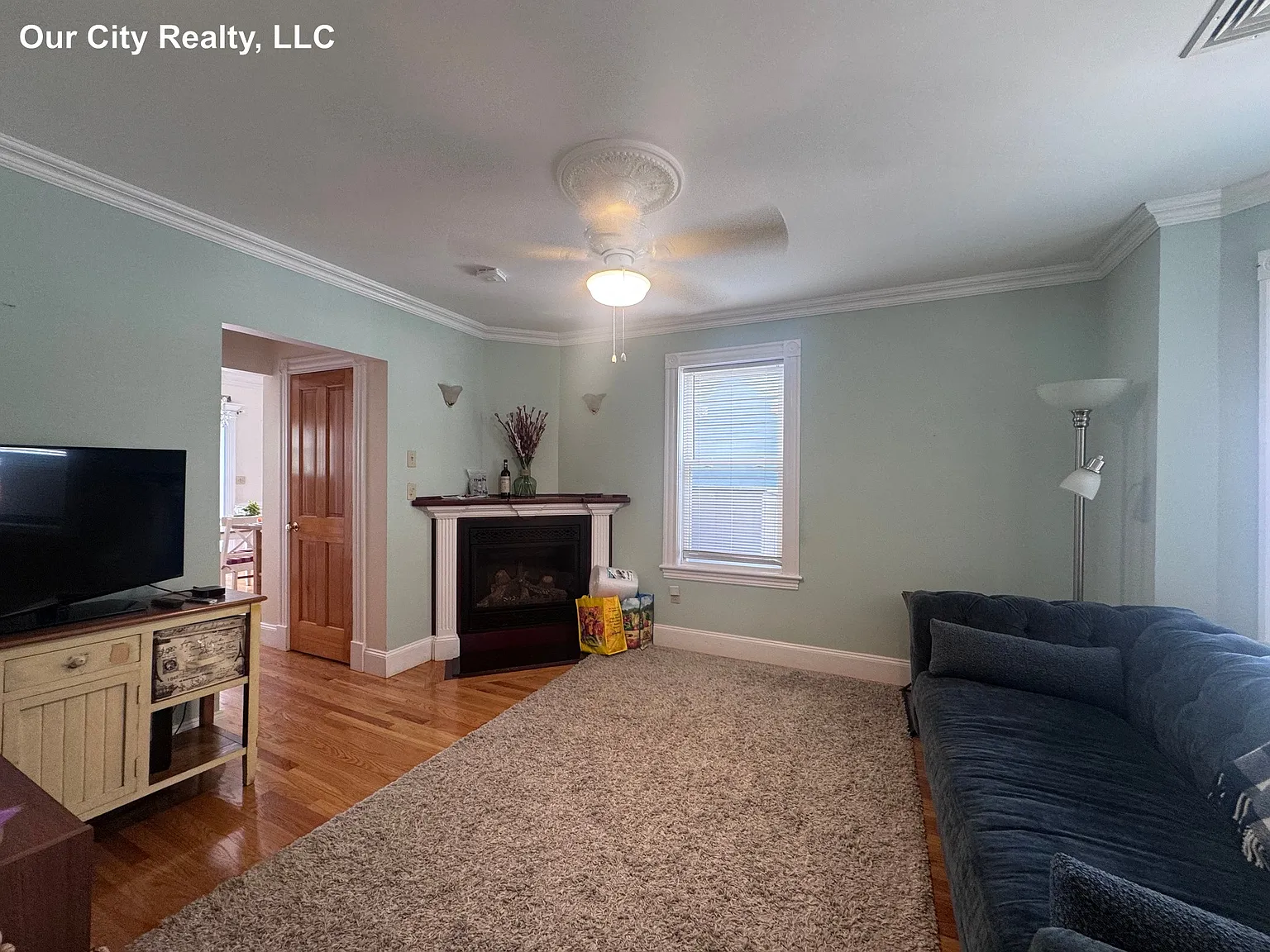 4 bed, 2.5 bath, 2400 sqft, $4,500 — Photo 1