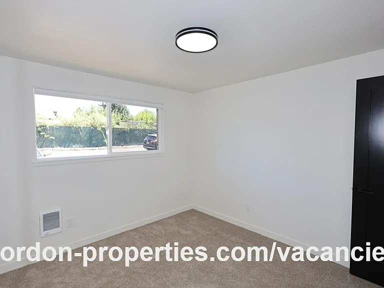 8960 SE Tolbert St #2 — Photo 18