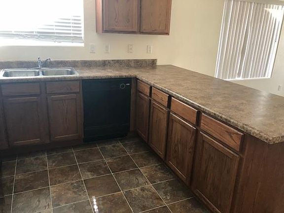 5th image of 811 W Spruell Ave