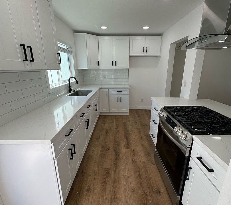 1st image of 302 N Batavia St #304