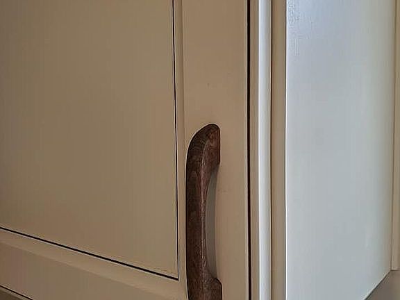 pulls on kitchen cabinets