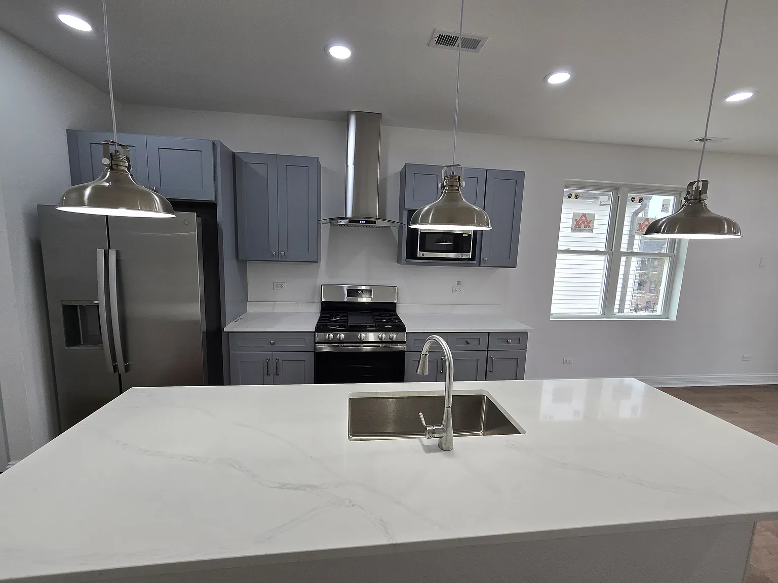 3 bed, 1500 sqft, $2,500 — Photo 4