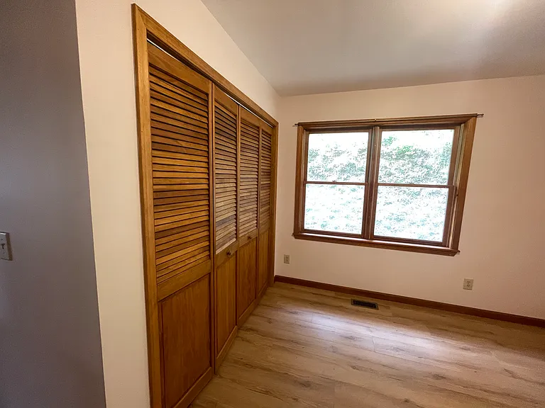 752 Meadow Brook Ln — Photo 16