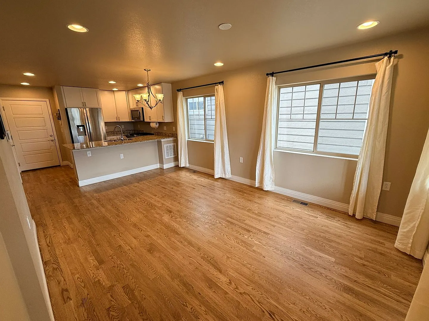 Cozy 2-Bedroom Cottage in Lakes at Centerra with Attached Garage — Photo 3