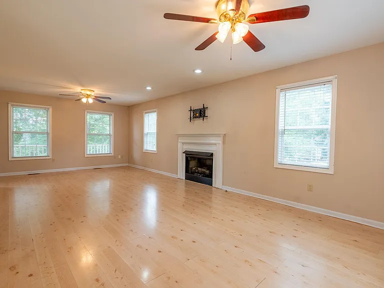 497 Sunset Dr — Photo 10