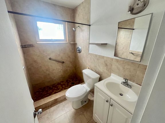 5th image of 158 Ocean Dr APT 406