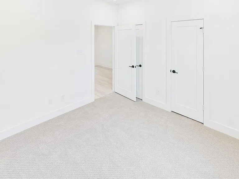 9609 Valeca Dr — Photo 18