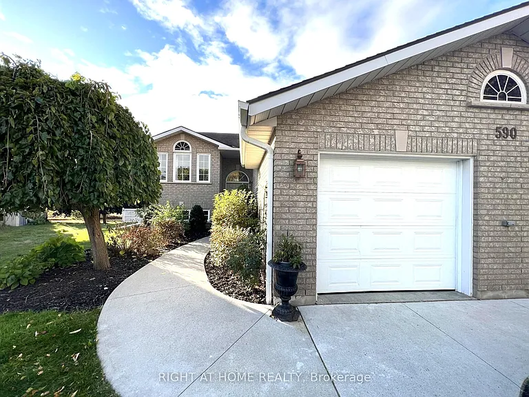 590 Arbour Cres — Photo 3