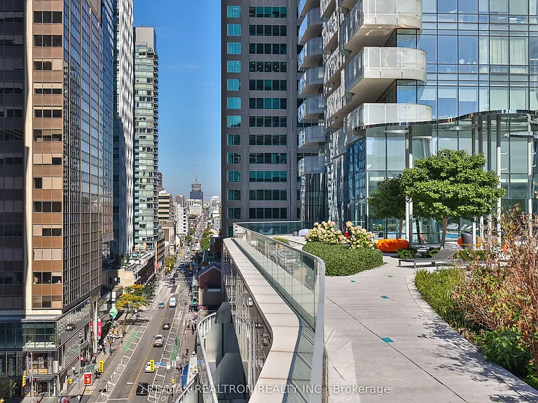 1 Bloor St E #3211 — Photo 36