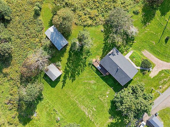 3rd image of 6 Dairy Ln