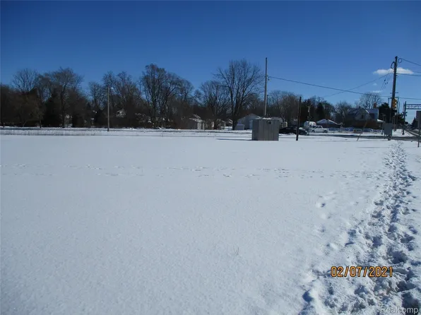 915 Corunna Ave, Owosso, MI 48867