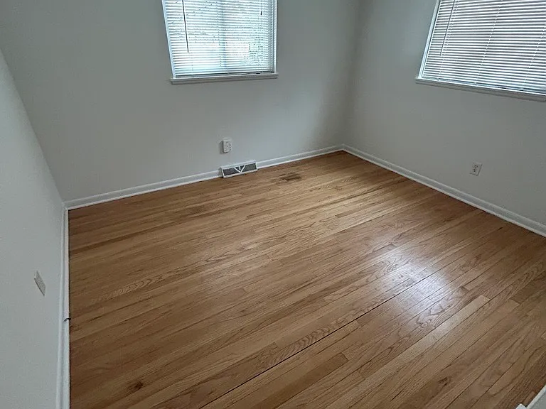 118 W Lawrence Ave — Photo 29
