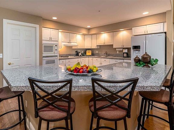 5th image of 929 Northwood Blvd Unit 19