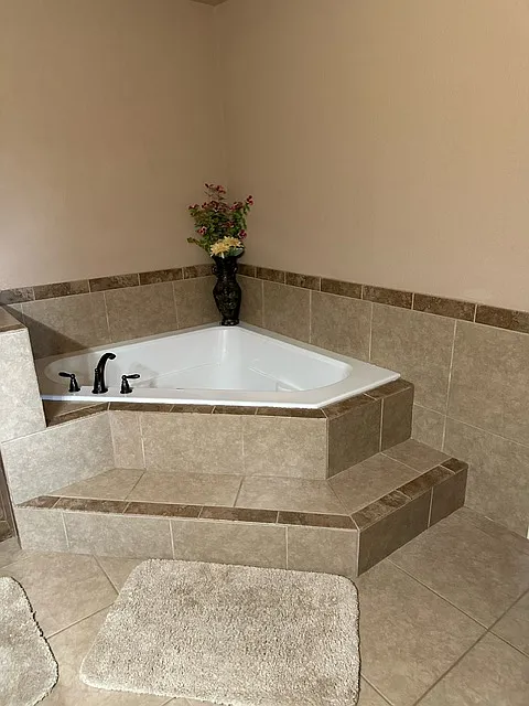 3 bed, 1607 sqft, $2,200 — Photo 4