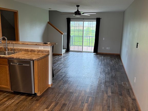 4th image of 708 Prairie Meadow Dr