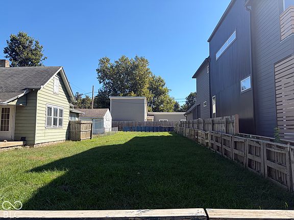 4th image of 923 Spruce St