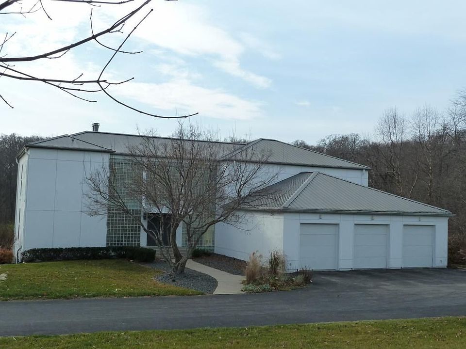 1st image of 2717 Holly Ct NW