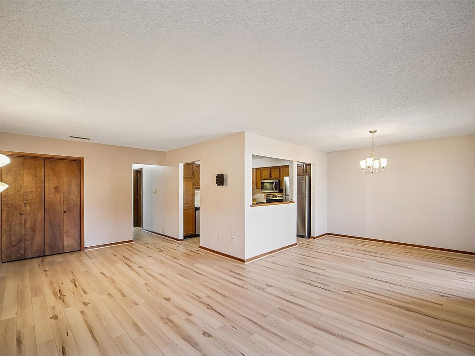 1st image of 4509 Woodland Ave Unit 8