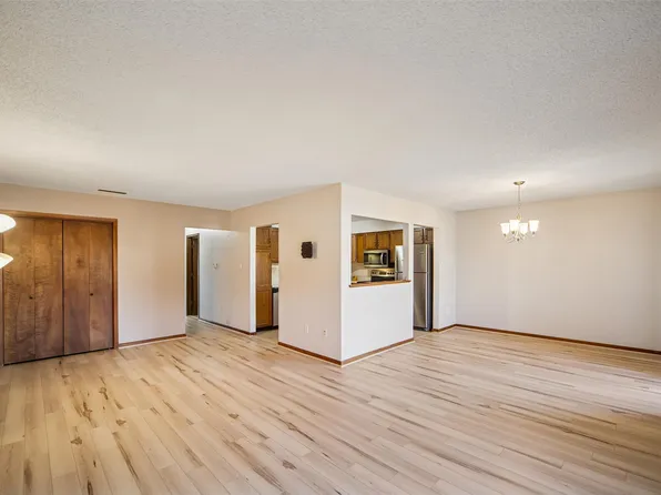 4509 Woodland Ave Unit 8, West Des Moines, IA 50266