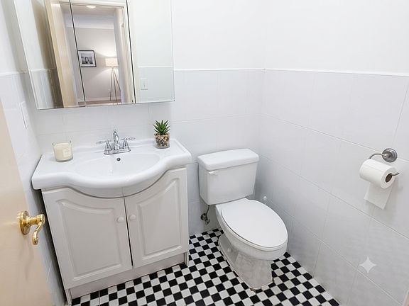 5th image of 963 Kent Ave APT 3-1