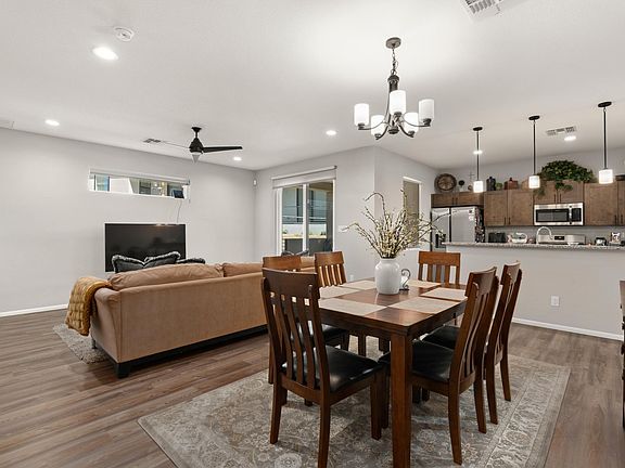 4th image of 4587 Villa Loma Ln NE