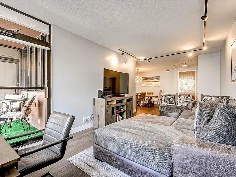 5150 Hidalgo St #402 — Photo 30
