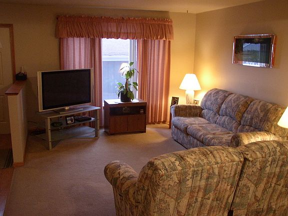 4th image of 187 Acorn Ln