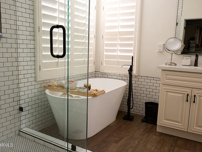 2447 W Memorial Dr — Photo 24