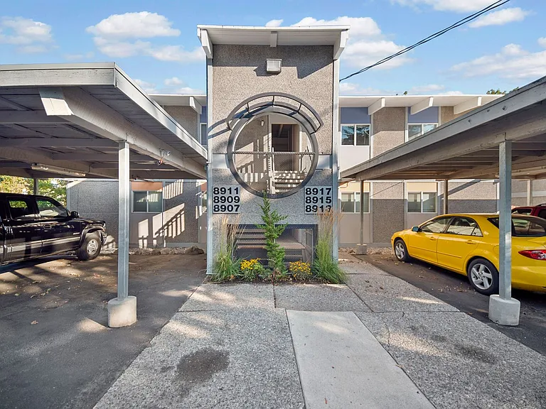 Renovated 2bd/1ba Millwood Apartment | A/C | Covered Parking | Pet Friendly | Avail Upon Request — Photo 8