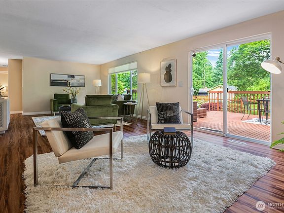 3rd image of 2906 244th Avenue SE