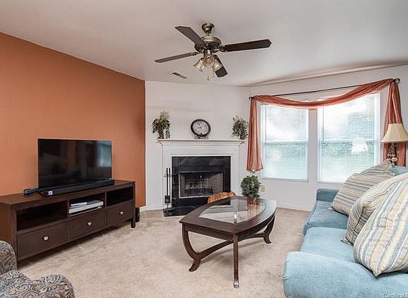 2nd image of 2624 Meadow Knoll Dr