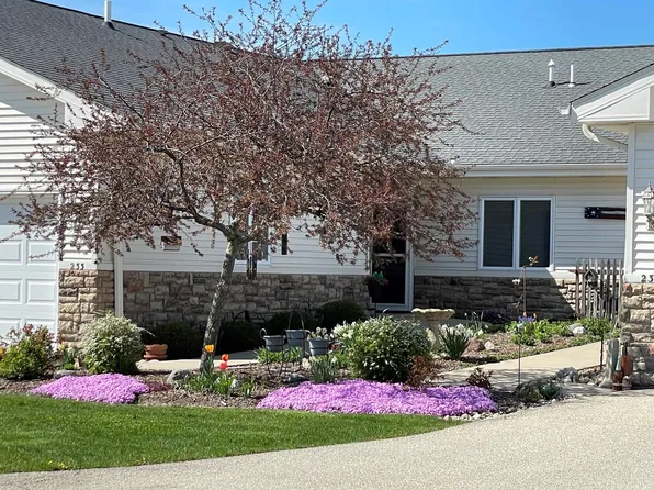 233 Creekside PLACE, Delavan, WI 53115