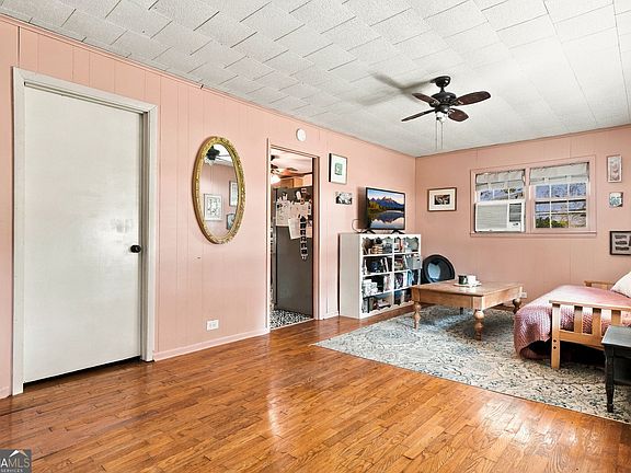 5th image of 515 South St