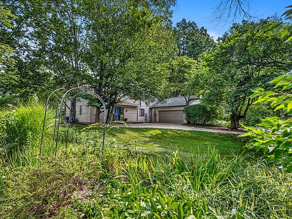 3rd image of 820 Dodds Dr