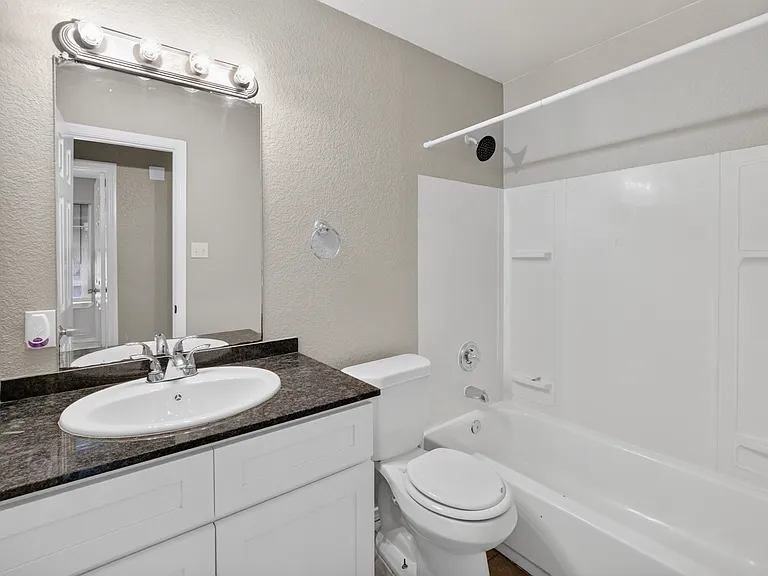 1424 E Mulkey St #1426 — Photo 12