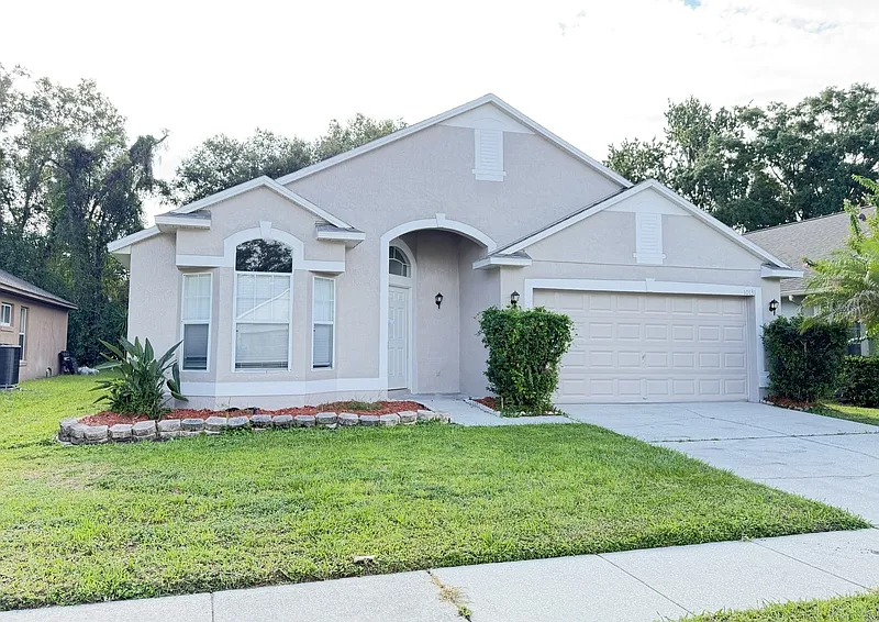 4 bed, 2.0 bath, 1843 sqft, $2,600 — Photo 3