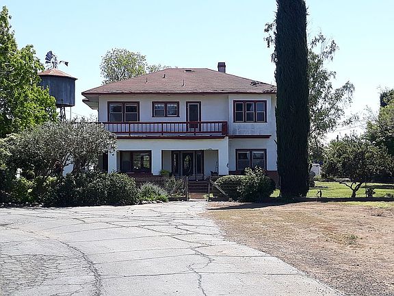 3rd image of 14625 E Le Grand Rd