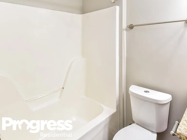 1261 Thames Dr — Photo 15