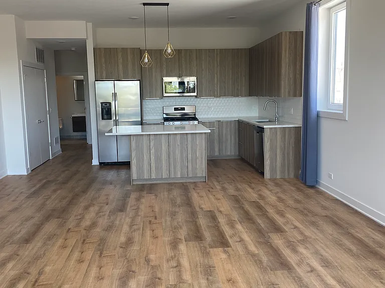 2847 N Clybourn Ave — Photo 1
