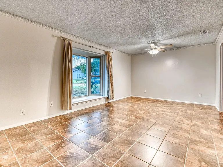 1619 Marquette Dr — Photo 10