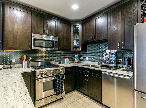 5th image of 1319 Chicago Ave APT 203